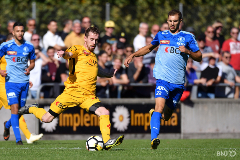 Evan Stadelmann (en jaune pour les SR Delémont) et Pascal Lachat (en bleu pour le FC Bassecourt) vont faire leur retour sur le pré samedi pour la reprise du championnat de 1re Ligue.