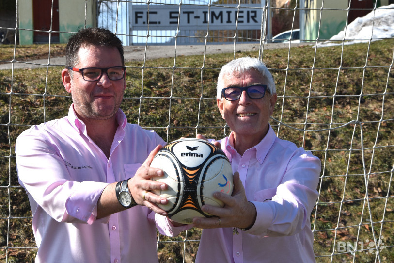 Grégor Doutaz (à gauche, président du FC St-Imier) et Michel Schafroth (à droite, président du comité d'organisation du centenaire) ont travaillé main dans la main pour fêter dignement les 100 ans de leur club de coeur.