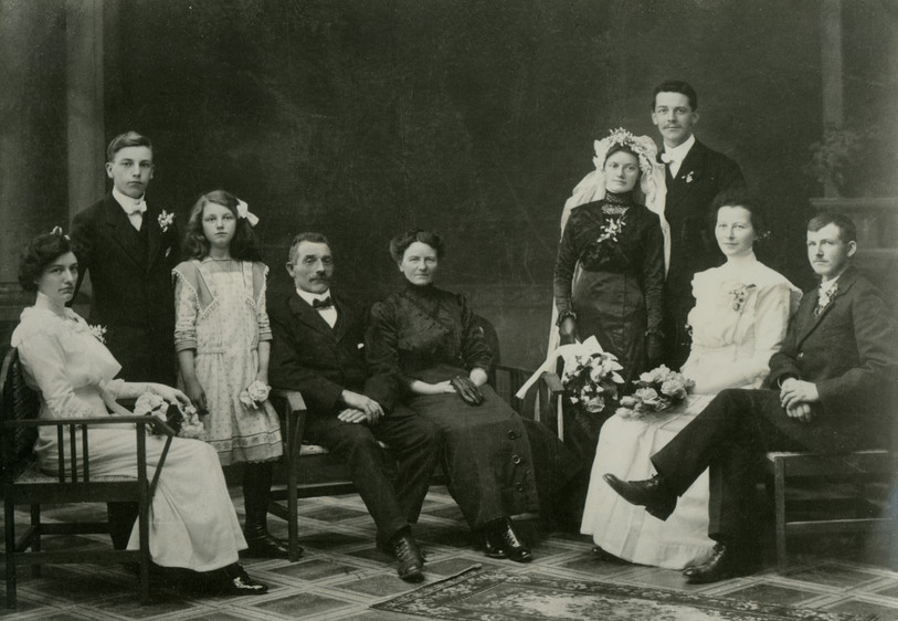 Les mariages étaient souvent « taxés » par la Société des garçons. Crédit photo : Mémoires d'Ici, Fonds Famille Jules Edouard Charpié et Lina Adèle Flotiront