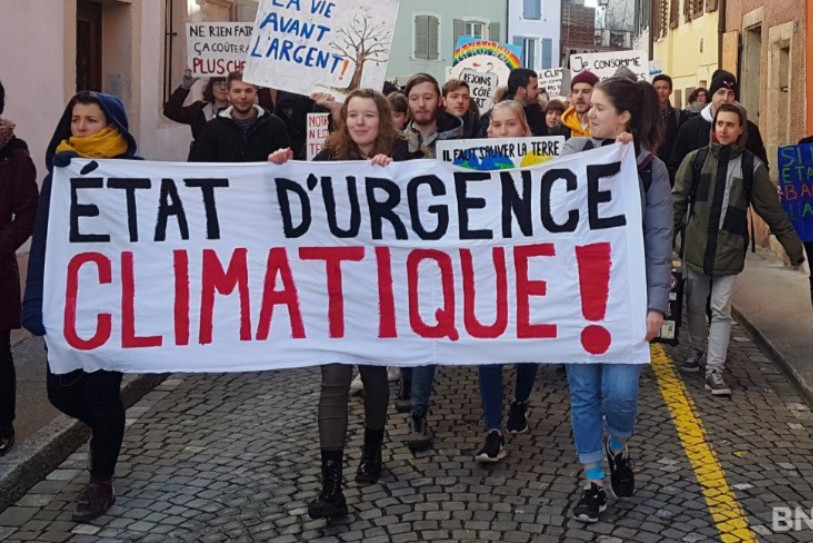 Des jeunes manifestants pour le climat (ici à Porrentruy) ont rencontré le ministre David Eray pour faire part de leurs revendications.