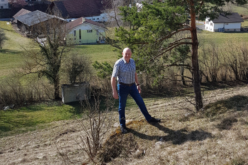 Le maire d’Ederswiler, Pascal Willemin, a choisi d’être pris en photo sur les hauteurs de son village.