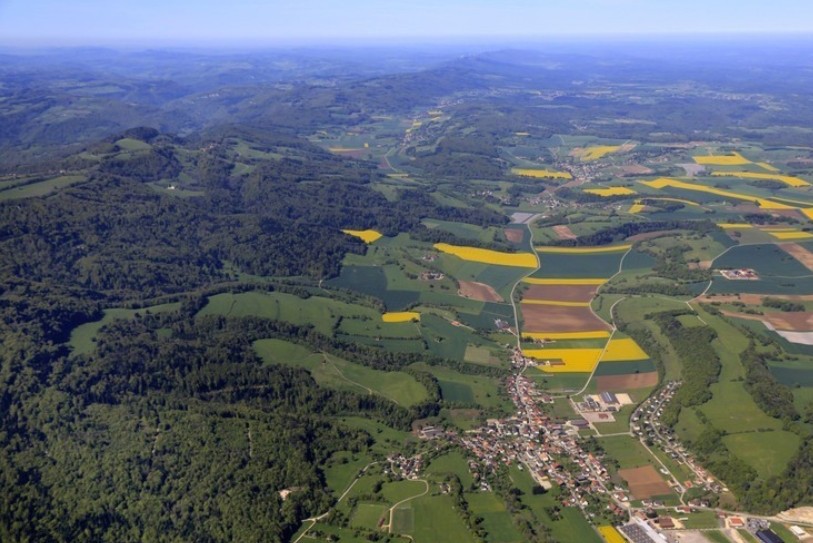Vue aérienne de la campagne ajoulote. (Photo: archives)