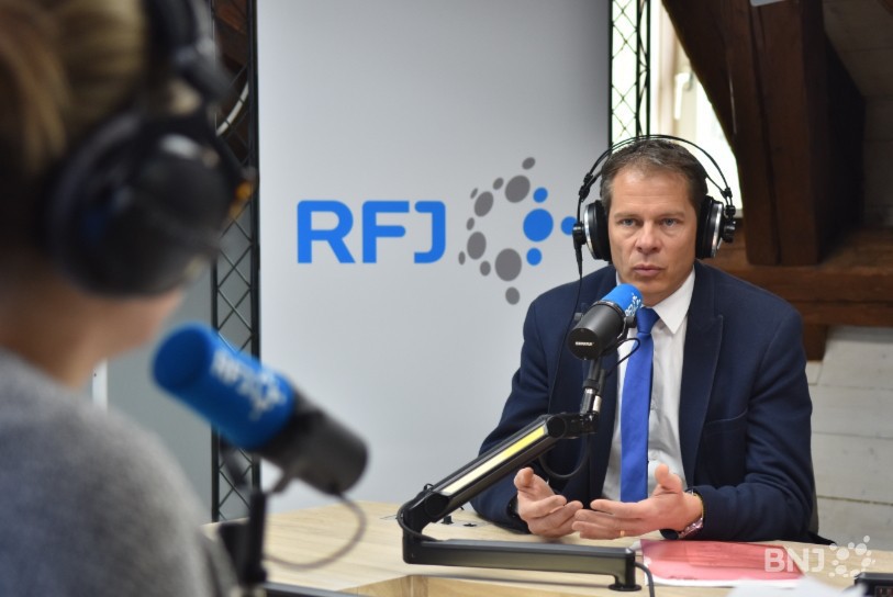 David Eray a évoqué le projet pilote « Villages+ » dans le journal de 12h15 vendredi dans le nouveau studio de RFJ.