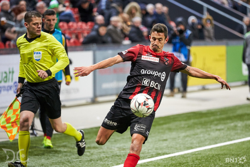 Le défenseur de Neuchâtel Xamax FCS Mike Gomes et ses coéquipiers ont obtenu trois points importants dans la course contre la relégation. (Photo : archives)
