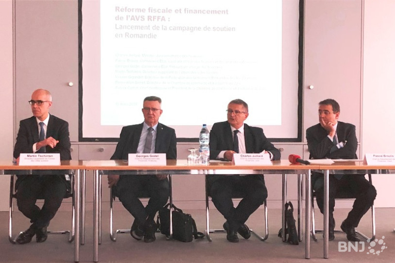 Martin Tschirren (directeur suppléant de l'Union des villes suisses), puis les Conseillers d'Etat en charge des finances Georges Godel (FR), Charles Juillard (JU) et Pascal Brouilis (VD, de gauche à droite) se sont mis en ordre de marche à Delémont. Ils jugent le projet RFFA équitable, équilibré et nécessaire.