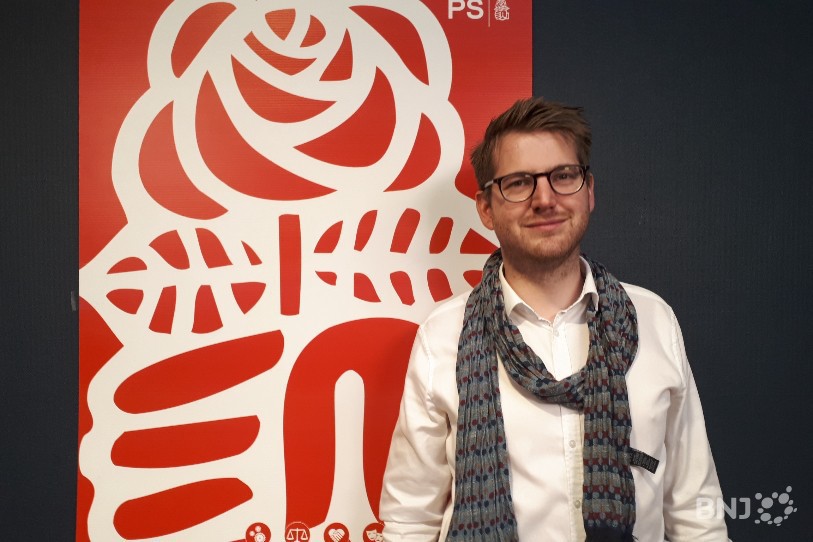 Baptiste Hurni va à la rencontre de la population.