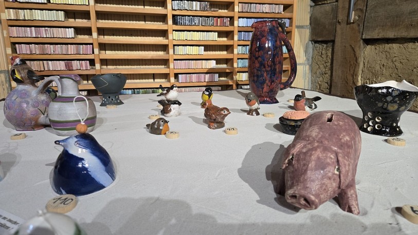 Pas moins de 112 objets en céramique sont exposés à Bonfol.