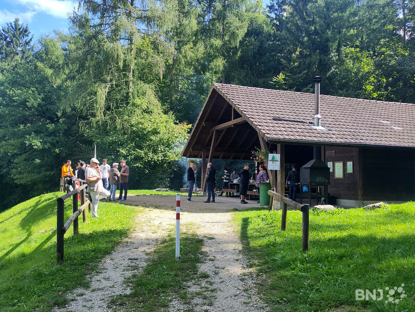 Une vingtaine de militants, sympathisants et candidats du PVL ont participé au pique-nique canadien du parti par un dimanche ensoleillé de septembre. 