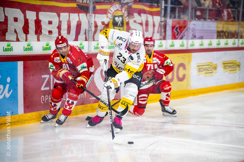 Frédérik Gauthier a permis au HC Ajoie d'arracher un point samedi soir à Bienne (photo : Jonathan Vallat).