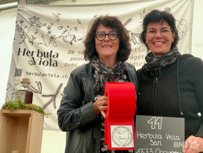 Laurence Firoben (à gauche) et Anne-Claire Violette, co-fondatrices de l'entreprise Herbula Viola, ont remporté le prix de l'innovation à Courtemelon.