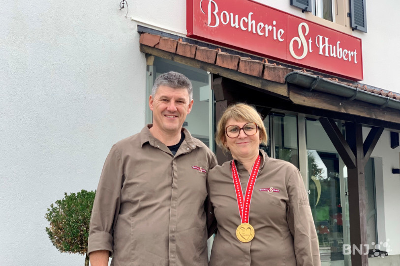 Francis et Daniella Sauser portent fièrement la médaille de l'excellence.