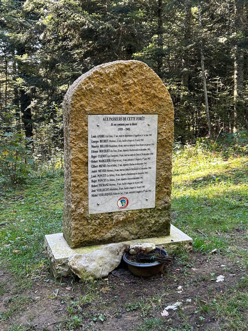 Une stèle a été installée en mémoire des résistants fusillés par les Allemands. (Photo: Commune de La Brévine)