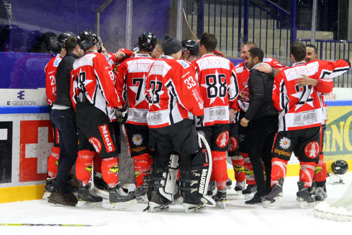 Les joueurs et les membres du staff du HC Star Chaux-de-Fonds peuvent être fiers de leur saison. (photo. archives)