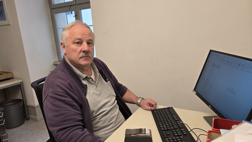 En 40 ans, Vincent Dobler a dû suivre l'évolution de son métier d'agent d'exploitation. L'informatique fait désormais partie de son quotidien.