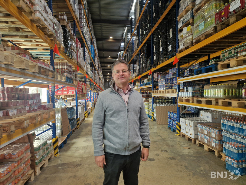 Philippe Gremion au coeur des stocks de Cadar à Fleurier.