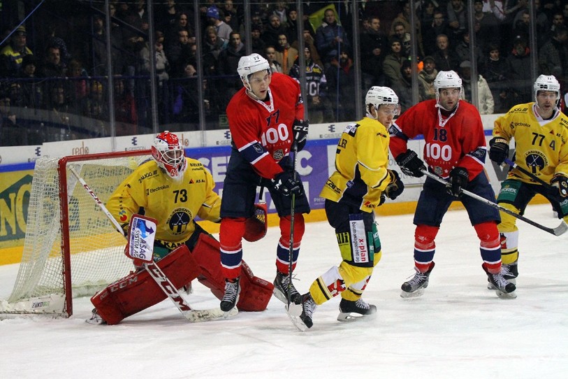Le maillot du centième anniversaire avait porté chance au HCC lors du dernier affrontement entre les deux équipes le 2 février. Les Abeilles avaient battu Langenthal 3-1 dans une patinoire en fête. (Photo: archives Enrico Quaranta)