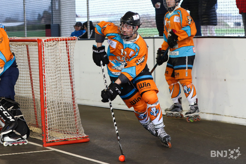 Arnaud Neukomm a planté trois buts pour le SHC Rossemaison (photo : archives/Mauricette Schnider).