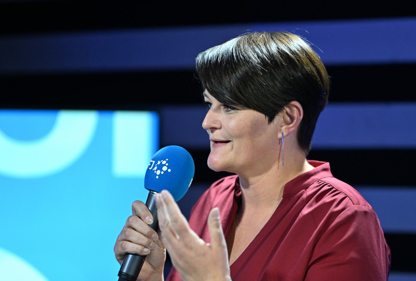 Anne Froidevaux lors du débat en vue des élections au Gouvernement jurassien d'octobre 2025. (Photo archives : Georges Henz)