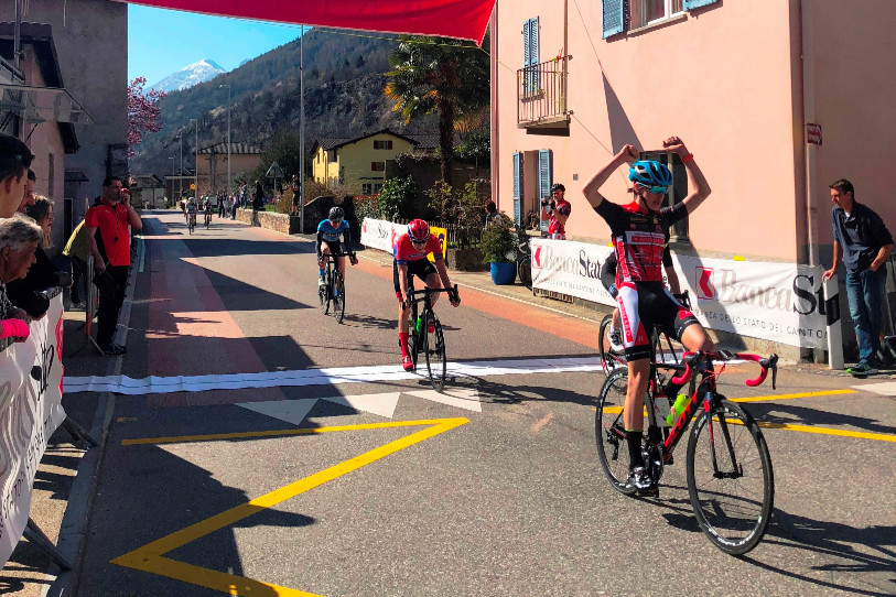 Robin Donzé peut laisser éclater sa joie au Tessin (photo : Team Humard Vélo-Passion).
