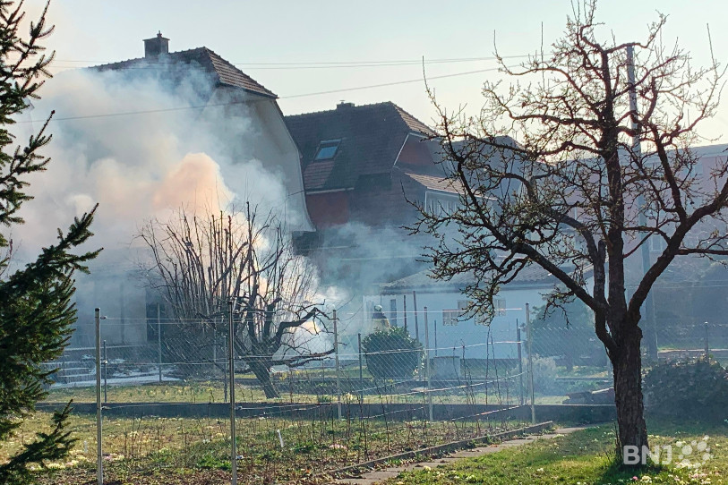 Un important dégagement de fumée était visible sur place.