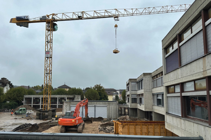 La démolition de la halle de gymnastique du collège Stockmar a débuté il y a quelques semaines. (Photo : SIDP).