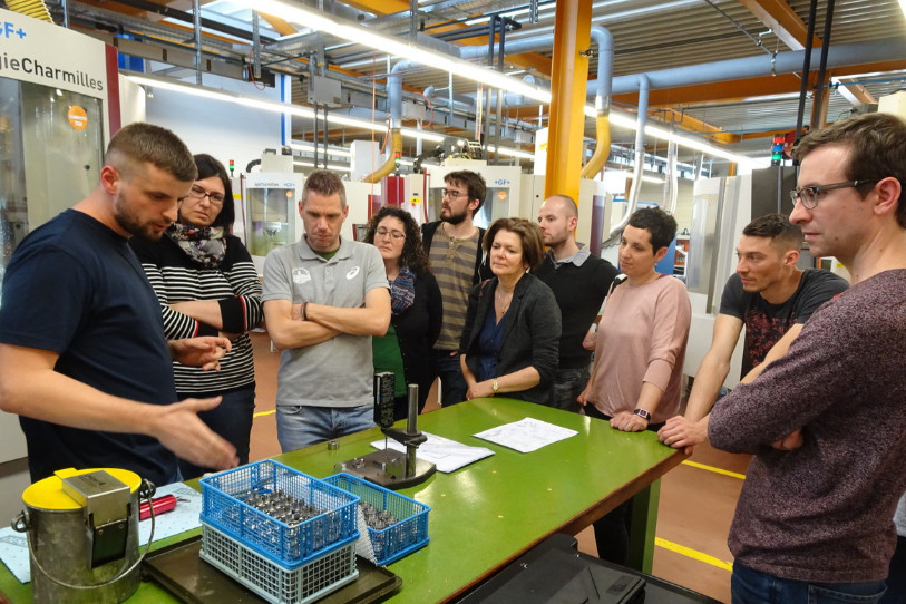 Les enseignants des écoles secondaire de Courrendlin et du Val Terbi ont visité une entreprise locale. (Photo : Canton du Jura)