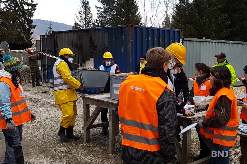 Les étudiants de la HE-Arc Conservation-restauration ont dû intervenir à Tramelan pour sauver une collection d'objets après un incendie.