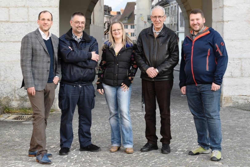 Le comité de « Liberté & ouverture – Jura » prend la pose. De gauche à droite : Marc Meier, Yannick Vernier, Elise Grélat, Hervé de Weck et Dany Contreras.
