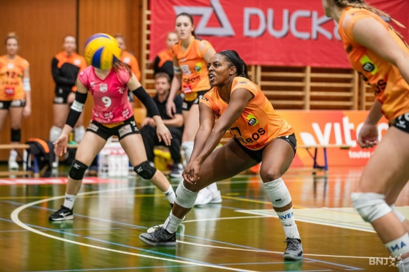 Kyra Holt a été élue meilleure joueuse de son équipe, non pas pour ses réceptions, mais pour ses smashes percutants.