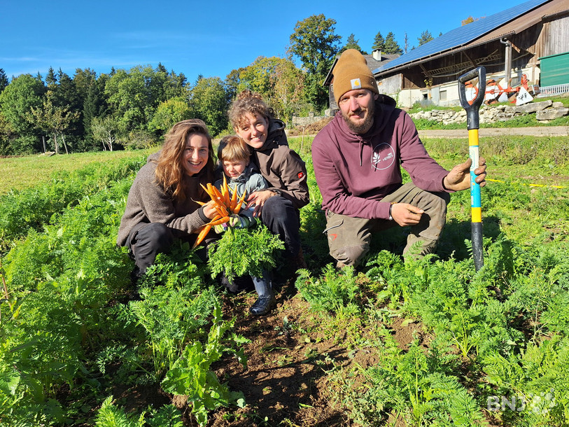 La famille Burkhalter-Nicolet, fière de ses 30 ans de culture de carottes bio, célèbre cette année la fête de la carotte sur tout un week-end