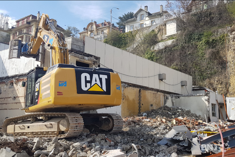 La moitié de la station de Champ-Bougin à Neuchâtel est actuellement en phase de démolition.