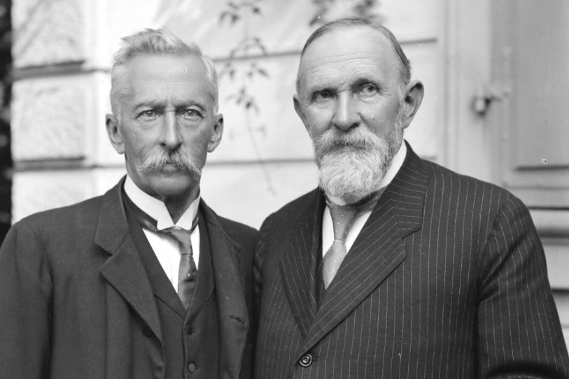 Victor Gross et Carl Spitteler (à droite). (Photo: prise de vue d'Alfredo Acquadro, 1913, Musée d'Art et d'Histoire, La Neuveville, Collection Pierre Hirt)