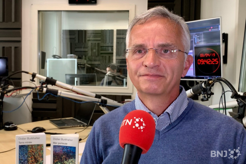 Didier Burkhalter était l'invité de Place publique pour nous parler de son dernier roman « Terre minée » et de sa vie d'auteur.