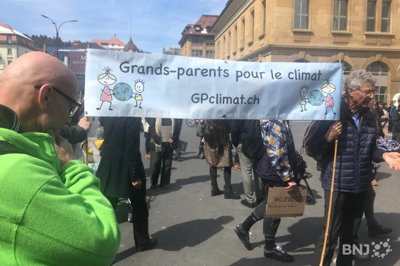 Il n'y avait pas que des jeunes à la manifestation pour le climat ce samedi.