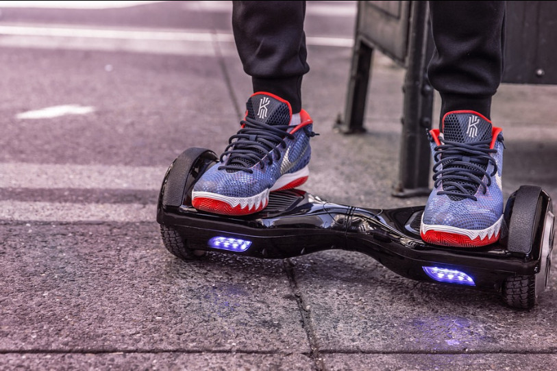 Les hoverboards et autres engins électriques peuvent être dangereux.
