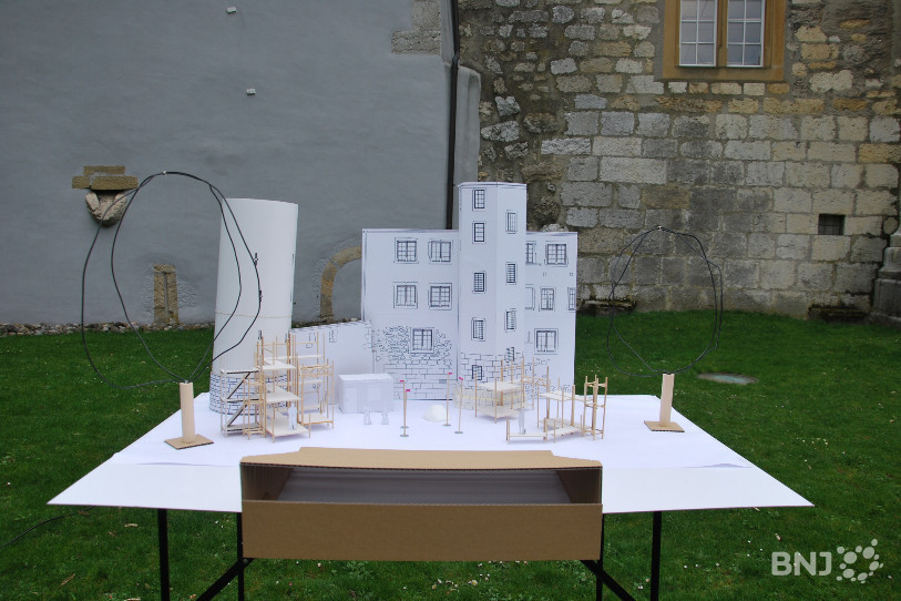L'infrastructure a été présentée sous forme de maquette. Le château jouera un rôle important dans la pièce.