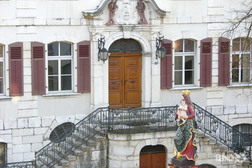 Le PDC de Delémont dénonce la mise au concours de postes de travail pour l'administration.
