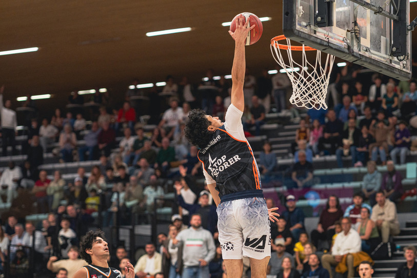 Le néo-international suisse, Lukas Keredzin et l'équipe d'Union Neuchâtel, ne sont pas passés loin de l'exploit face aux Lugano Tigers du côté de la Riveraine. (Photo : Archives -DR)