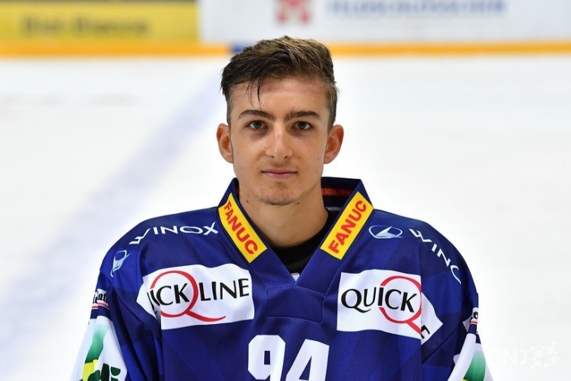 Makai Holdener sous le maillot du HC Bienne en 2016.