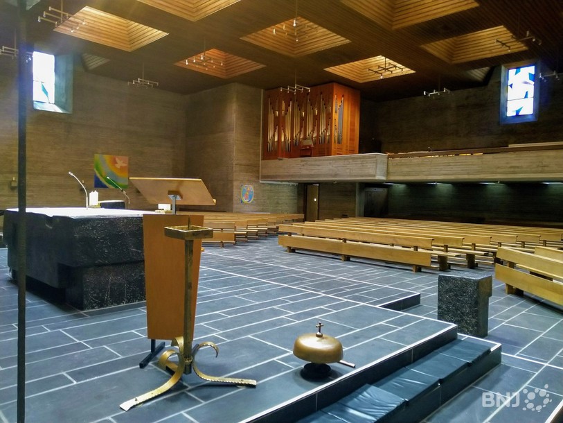 Près de 1'000 personnes sont attendues pour l'office de dimanche au sein de l'église du Christ-Roi à Bienne.