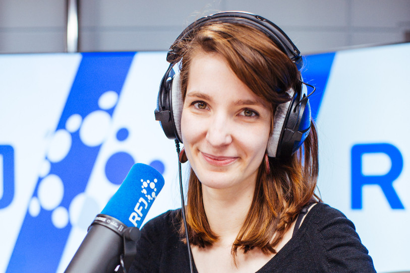 Caroline Toussaint photographiée dans le nouveau studio de RFJ à Delémont. (Photo : Vincent Muller)