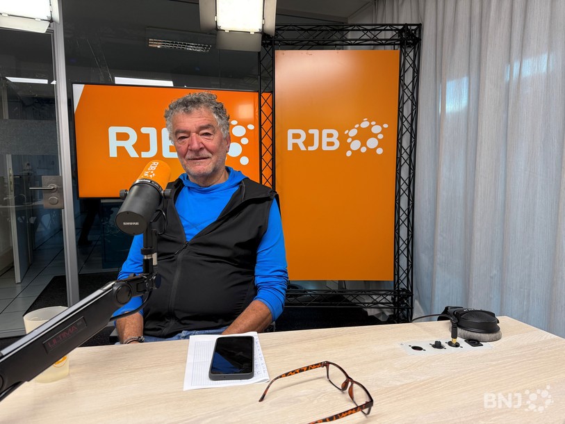 Sam Gyger, passionné de randonnée depuis son plus jeune âge, serait bien incapable de dire combien de kilomètres il parcourt à pied chaque année mais une chose est sûre : il marche tous les jours.