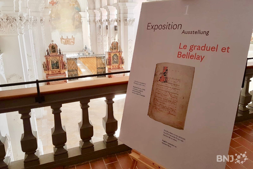 La double-exposition sur le graduel de Bellelay et le chemin du Jura vers St-Jacques-de-Compostelle est à découvrir sur les galeries de l'Abbatiale.