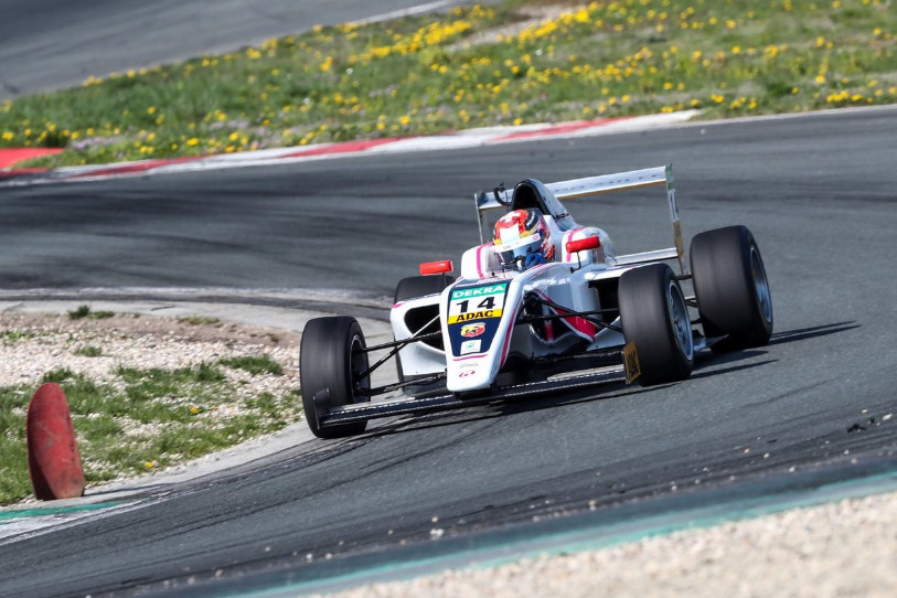 Grégoire Saucy au volant de sa monoplace R-ace GP (Photo : ADAC Formel 4).
