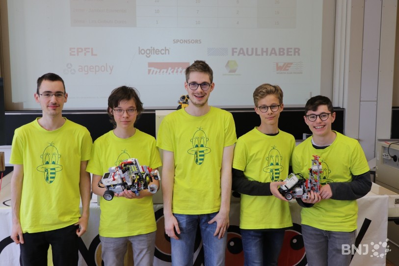 Des jeunes de l'équipe Robots-JU lors de la compétition dimanche à Lausanne