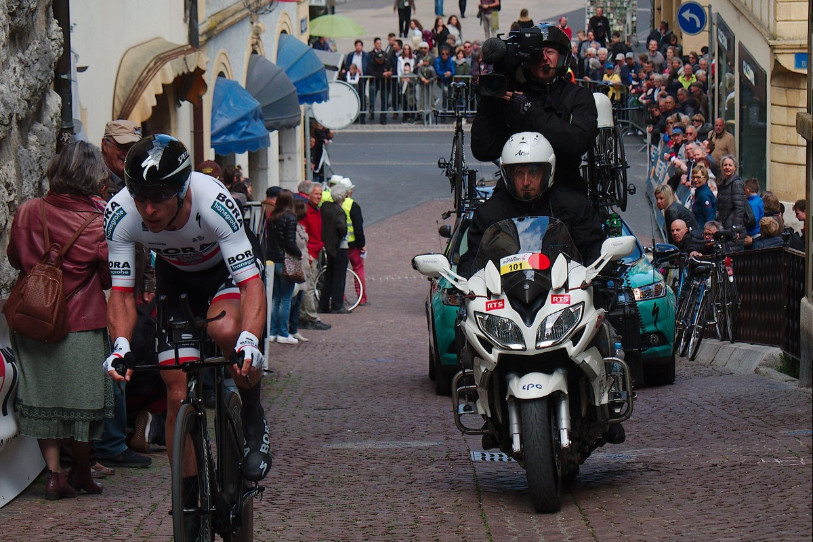 Le prologue de mardi a emmené les coureurs dans les rues de Neuchâtel. 