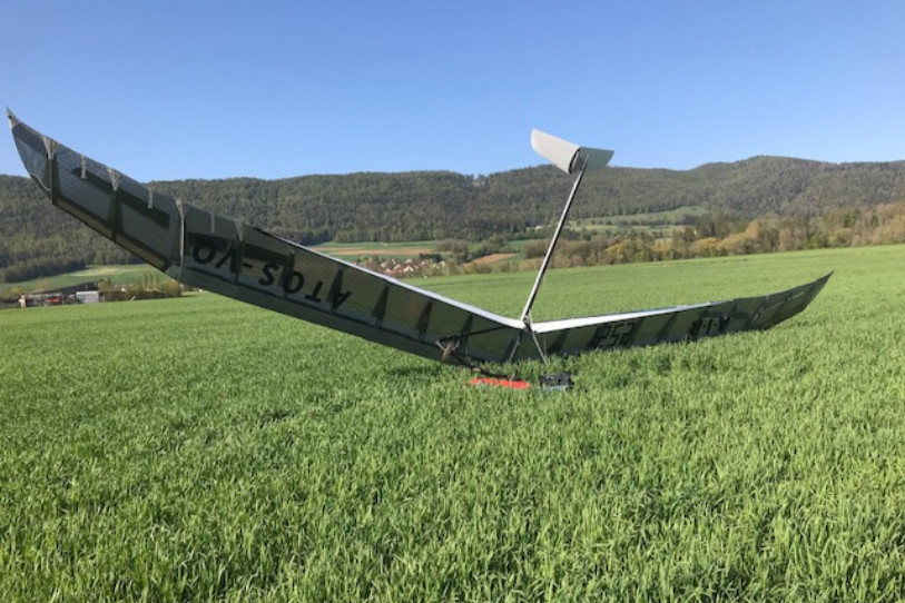 L'engin a piqué du nez à l'atterrissage. Photo: Police cantonale jurassienne