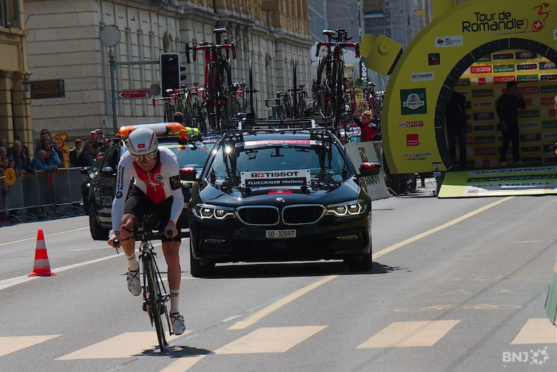 Mathias Flückiger, coureur de l'équipe de Suisse, sur les routes du prologue à Neuchâtel.