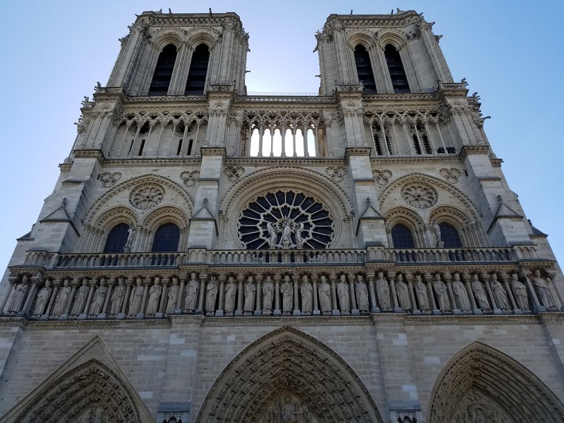 Pile à l'heure s'intéresse à l'horloge de la cathédrale Notre-Dame de Paris.