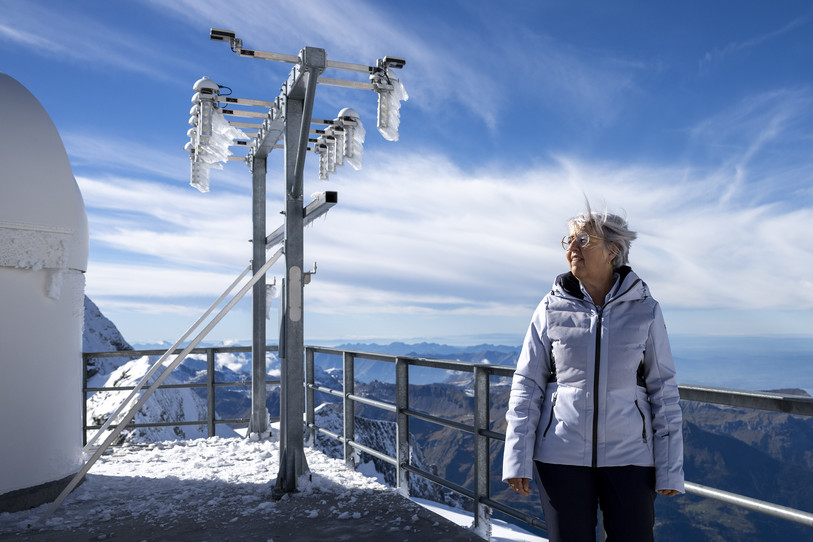 La conseillère fédérale Elisabeth Baume-Schneider a inauguré au Jungfraujoch, à 3'450 mètres d'altitude, la station de mesure de la radioactivité la plus haute d'Europe. (KEYSTONE/Peter Schneider.)